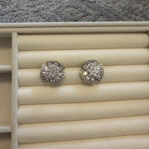 Silver rhinestone Flower Stud Earrings